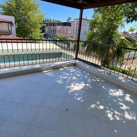 Villa Villa *